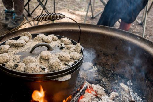 cooking-in-cast-iron-camp-oven-with-charcoal-bbq-2022-11-15-14-05-46-utc