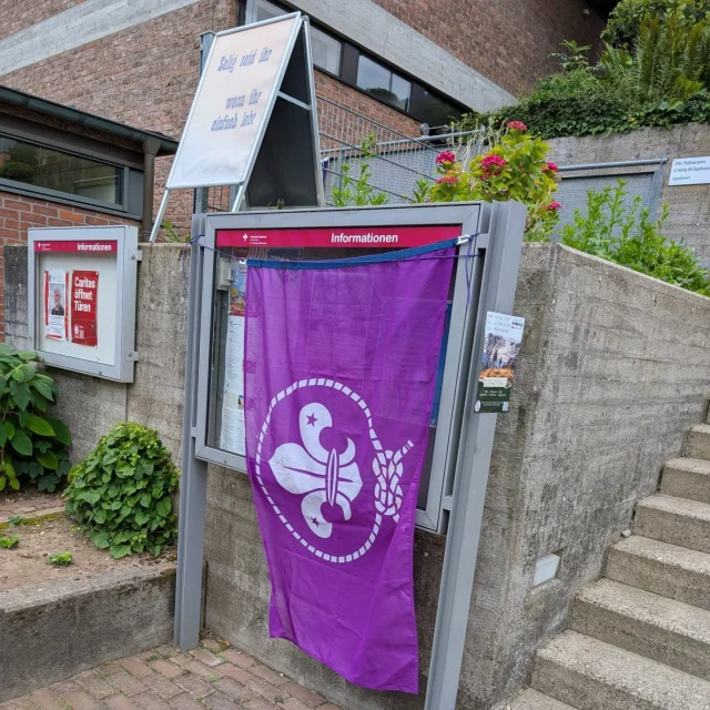 Heute waren wir beim Sommerfest der katholischen Pfarrgemeinde Ziegelhausen dabei und haben das Kinderprogramm angeboten.

Viele Kinder nutzen die zahlreichen Angebote für Spiel und Spaß und hatten einen tollen Tag. 

#Ziegelhausen #pfadfinder #srfelicitas #kinderprogramm #sommerfest #spielundspaß #dpsg
